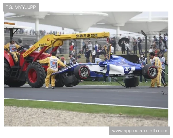 F1新赛季战火重燃车队角逐冠军悬念升级全球车坛格局再生变引关注